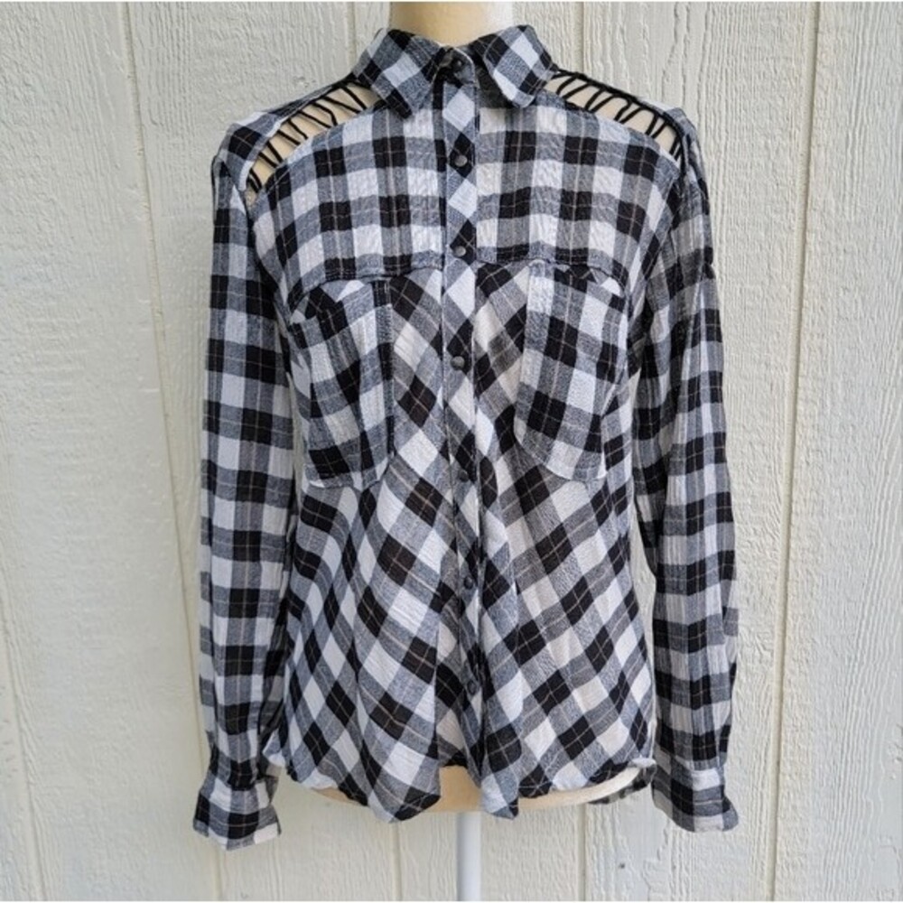 free People buffalo plaid cutout shoulder snap button shirt relaxed fit sz xs